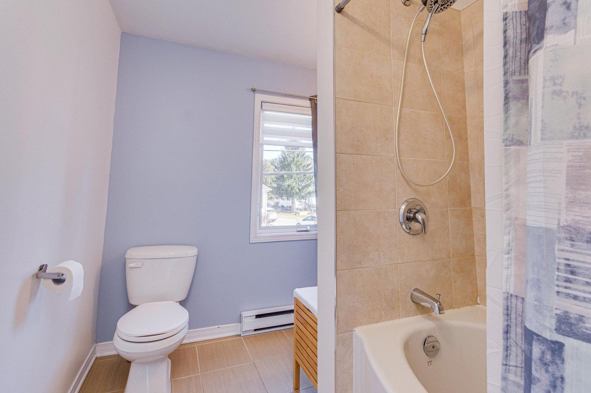 









198


Rue Church

,
Gatineau (Buckingham),




QC
J8L1P8

