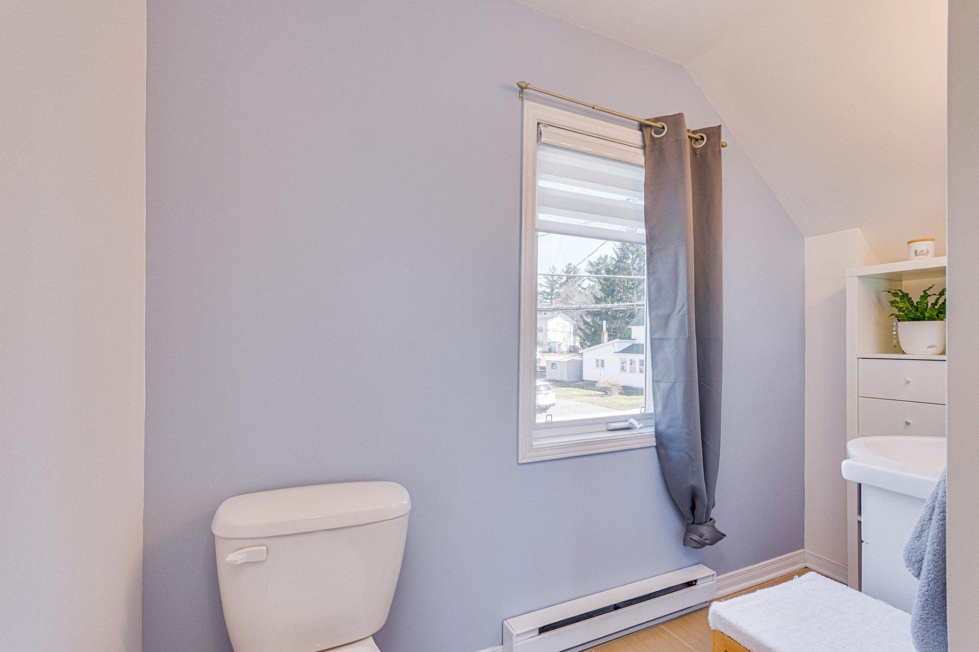 









198


Rue Church

,
Gatineau (Buckingham),




QC
J8L1P8

