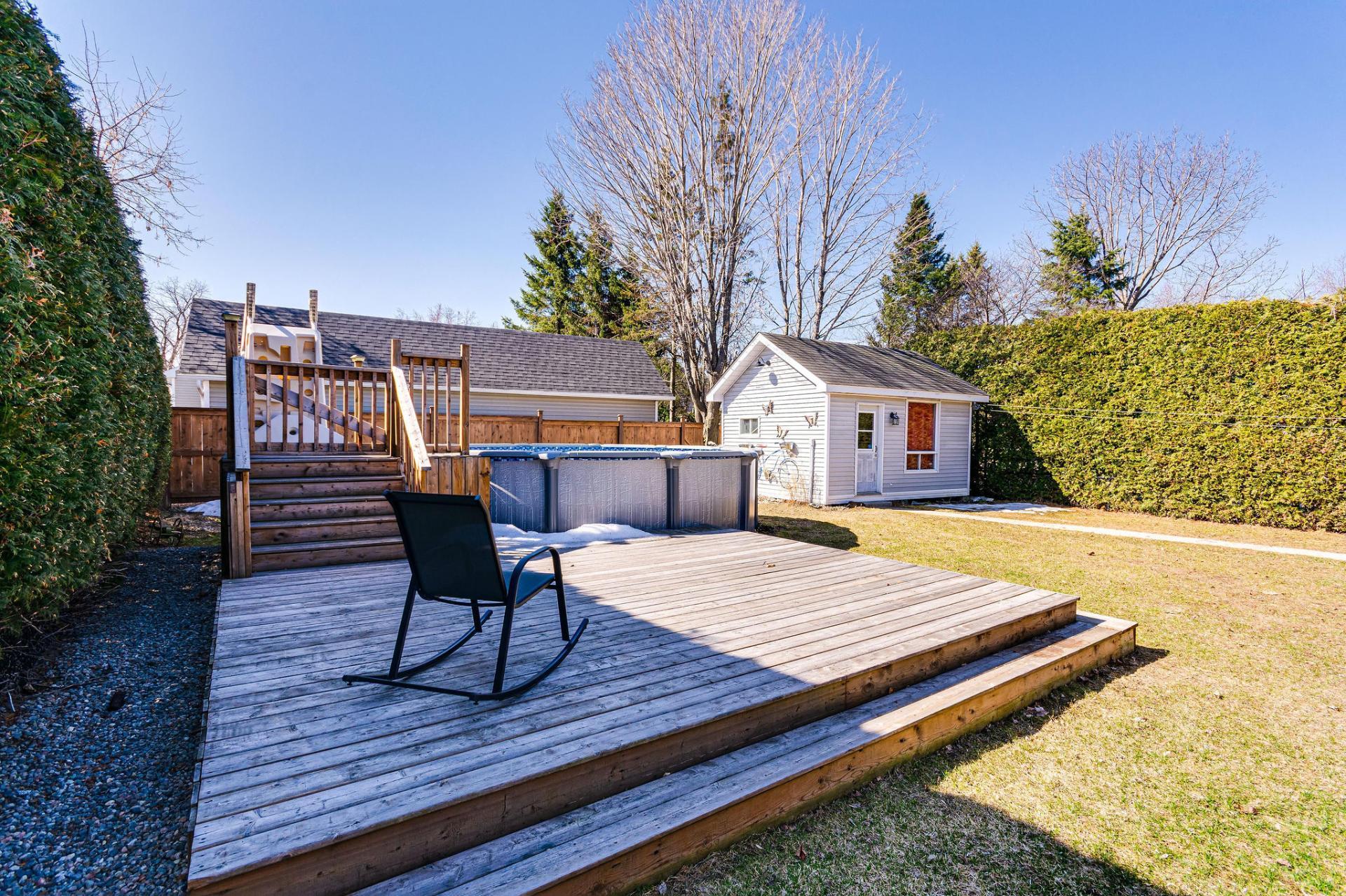 









198


Rue Church

,
Gatineau (Buckingham),




QC
J8L1P8

