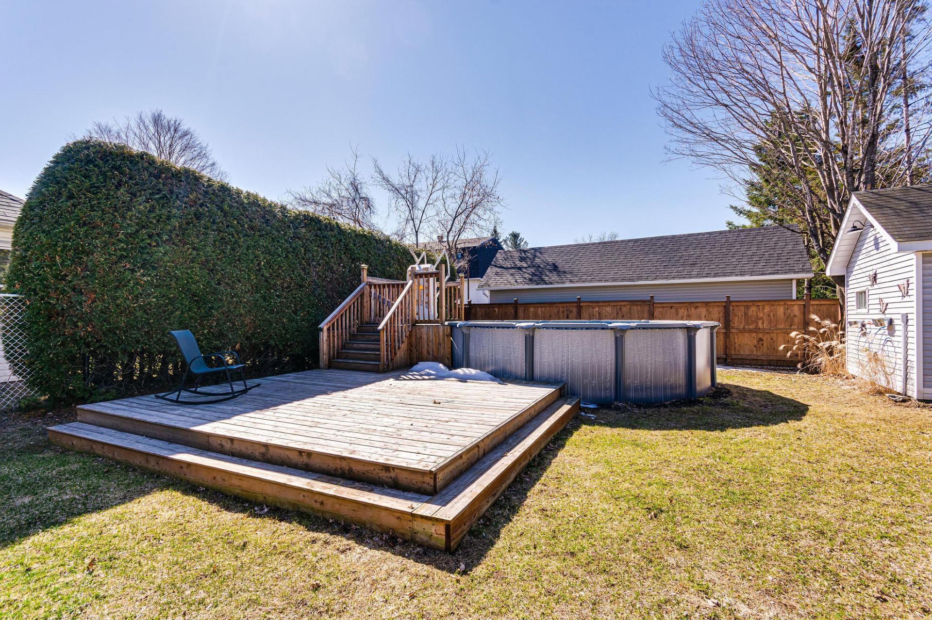 









198


Rue Church

,
Gatineau (Buckingham),




QC
J8L1P8

