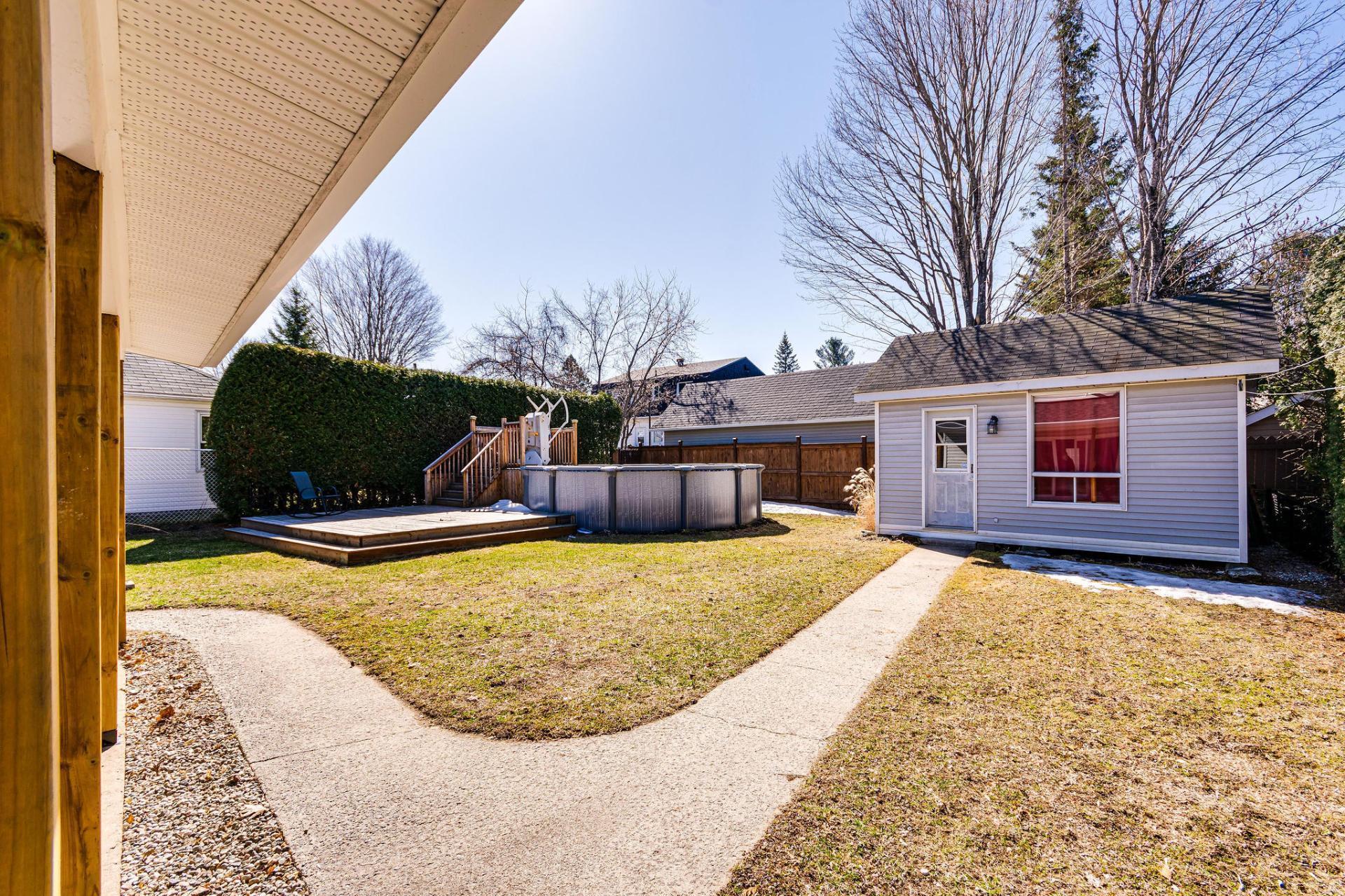 









198


Rue Church

,
Gatineau (Buckingham),




QC
J8L1P8

