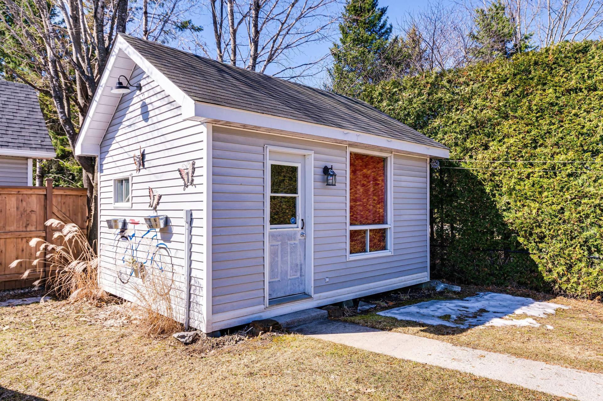 









198


Rue Church

,
Gatineau (Buckingham),




QC
J8L1P8

