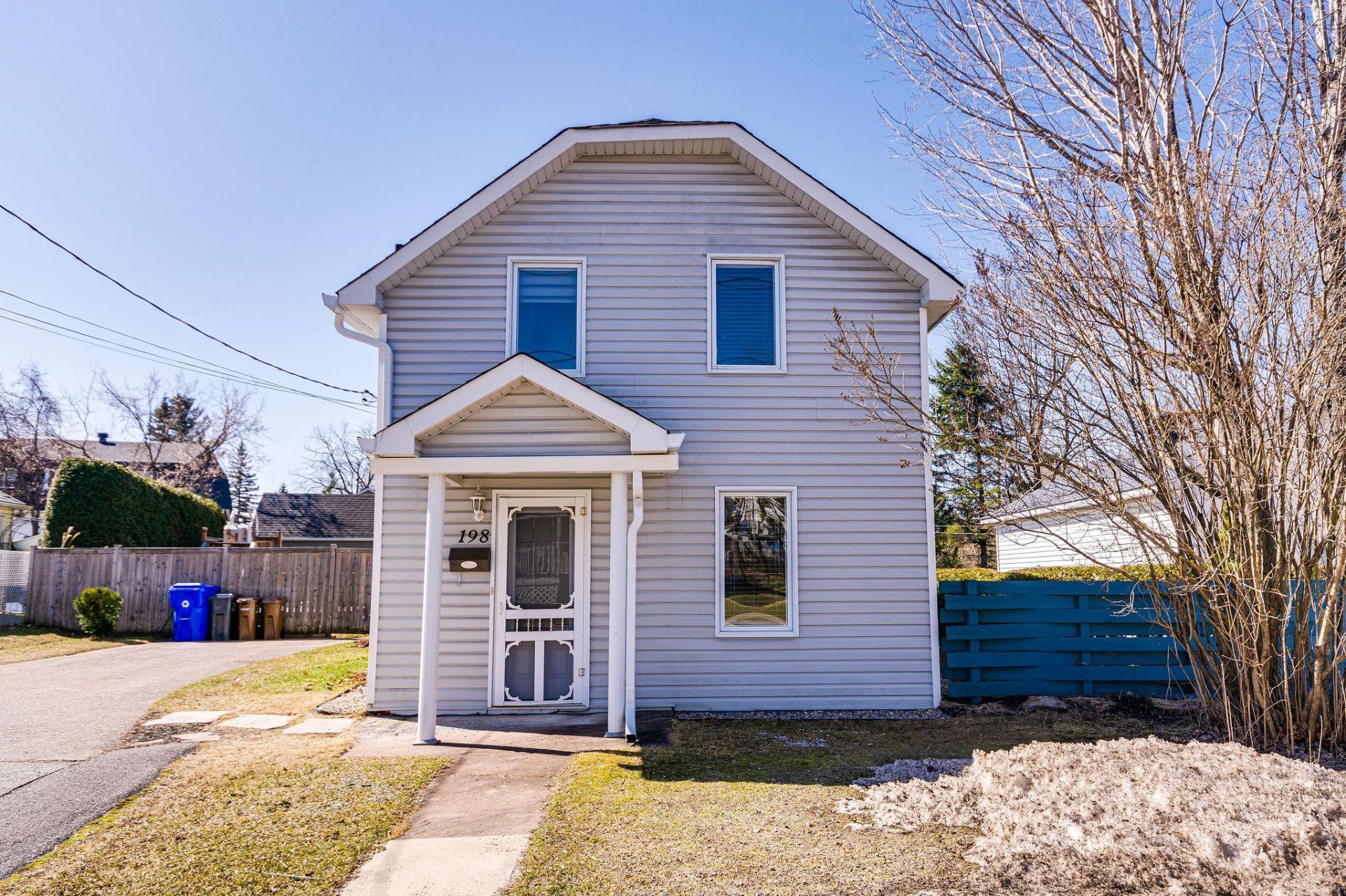 









198


Rue Church

,
Gatineau (Buckingham),




QC
J8L1P8

