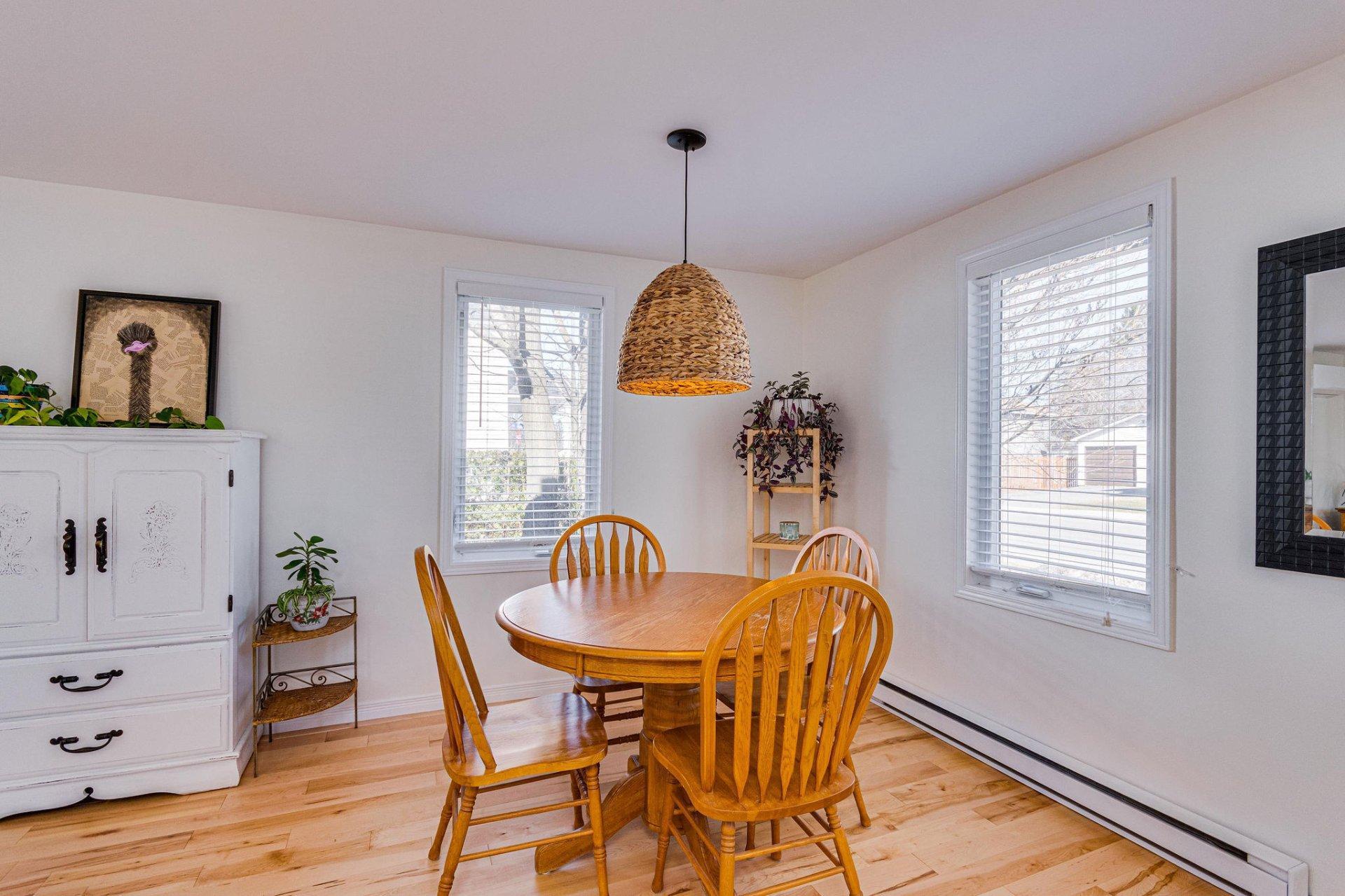 









198


Rue Church

,
Gatineau (Buckingham),




QC
J8L1P8


