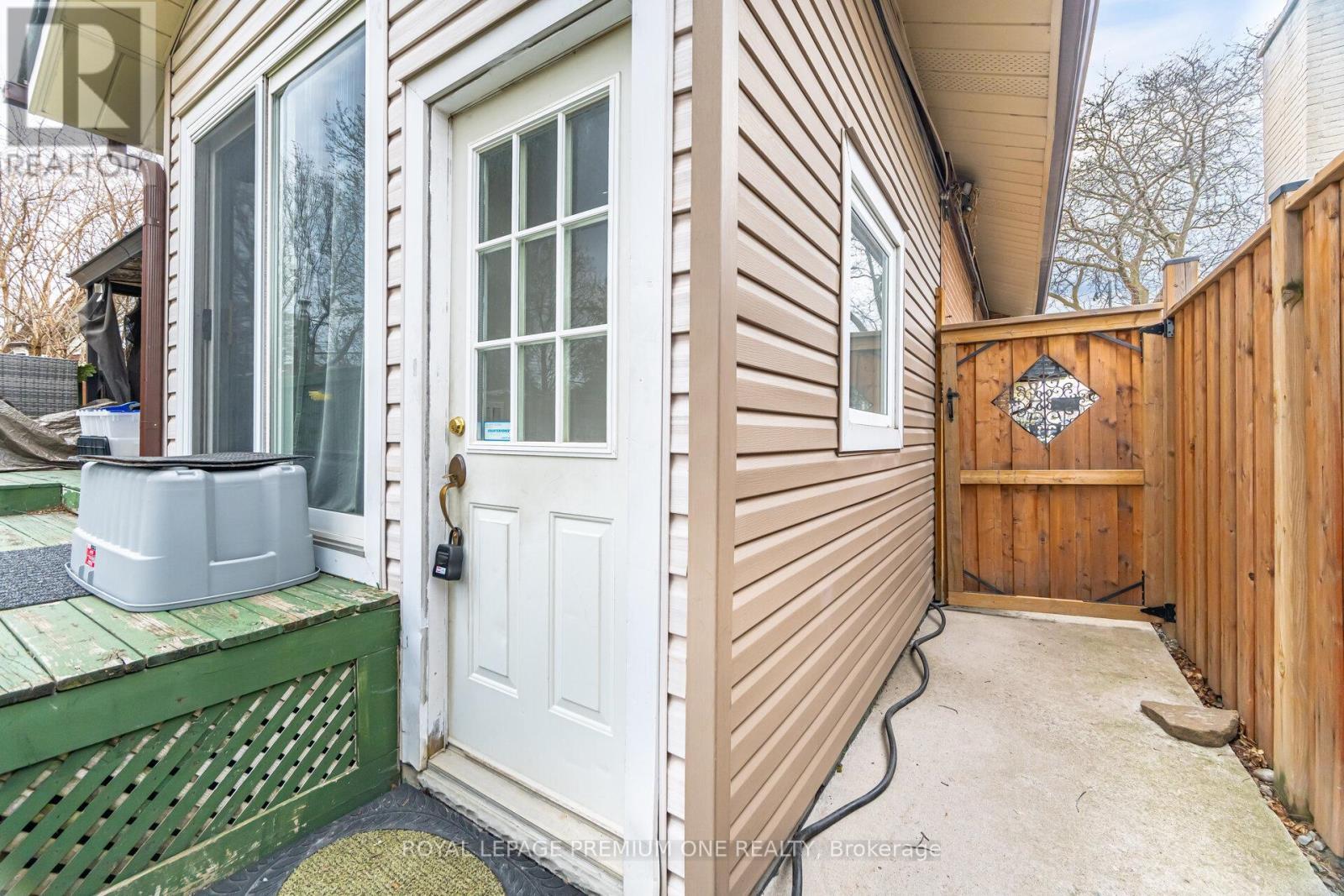 












BSMT - 7 BONNECHERE CRESCENT

,
Toronto,




Ontario
M1K4Y7

