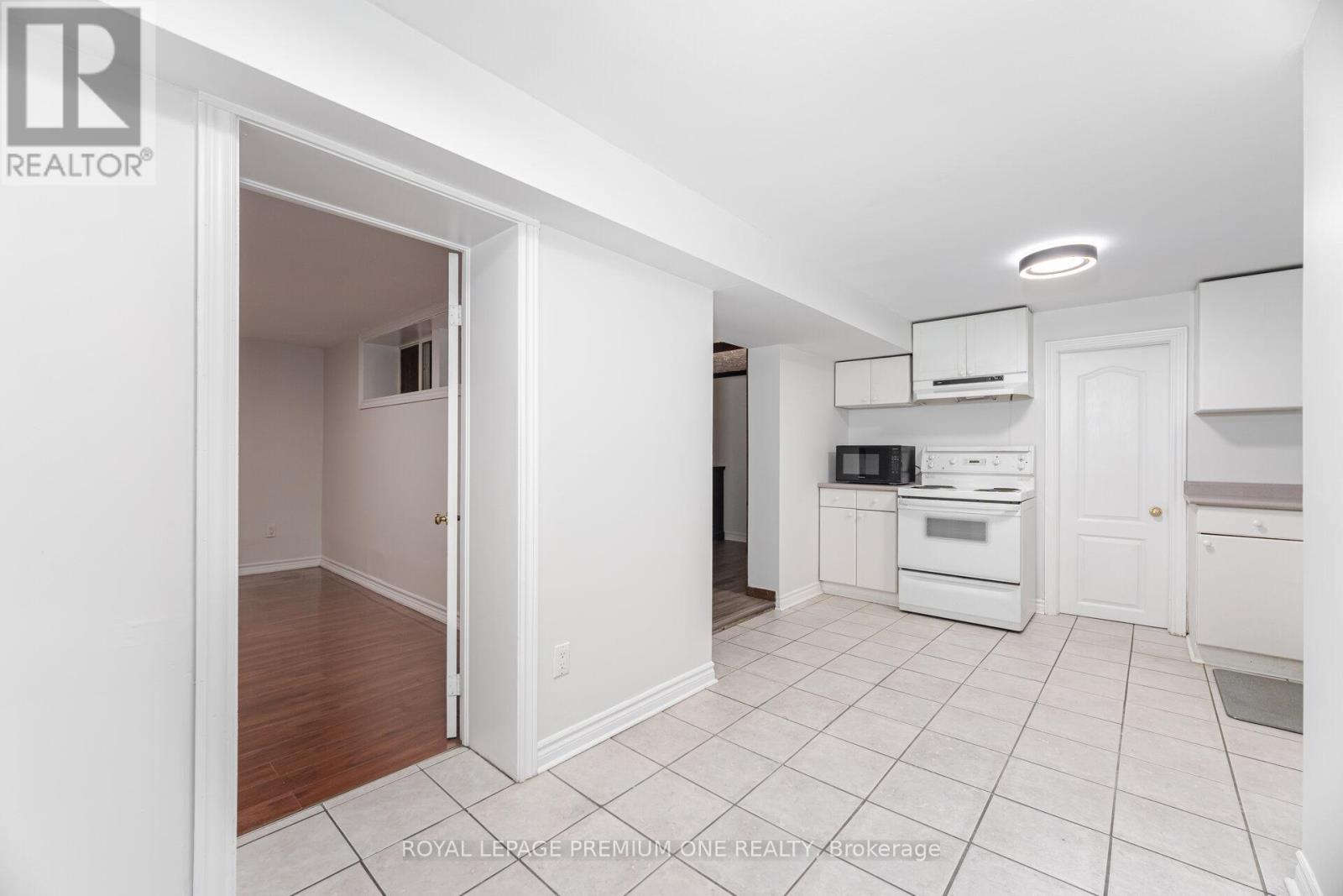 












BSMT - 7 BONNECHERE CRESCENT

,
Toronto,




Ontario
M1K4Y7

