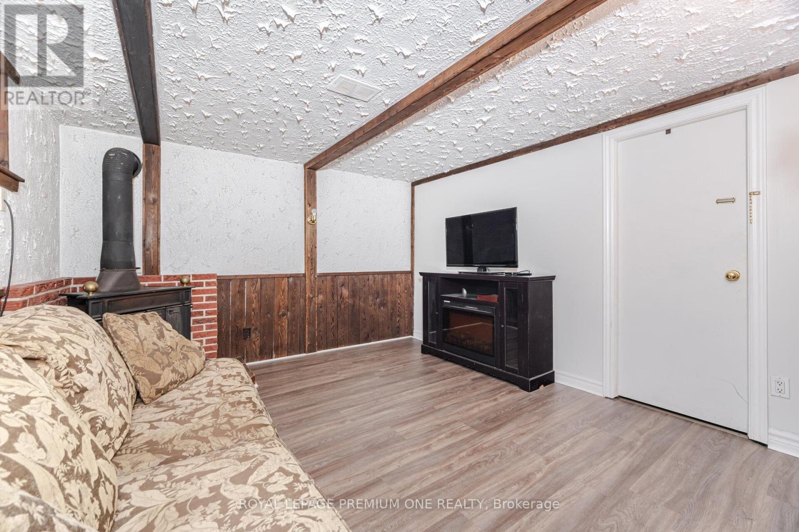 












BSMT - 7 BONNECHERE CRESCENT

,
Toronto,




Ontario
M1K4Y7

