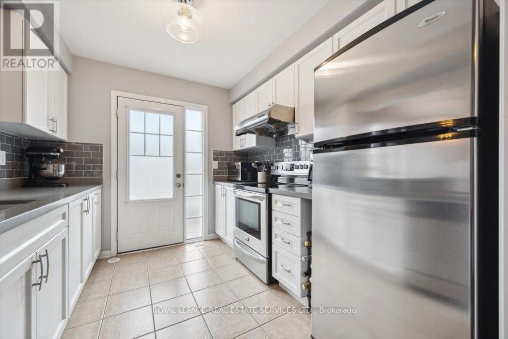 












922 BRASSARD CIRCLE

,
Milton,




Ontario
L9T8E3


