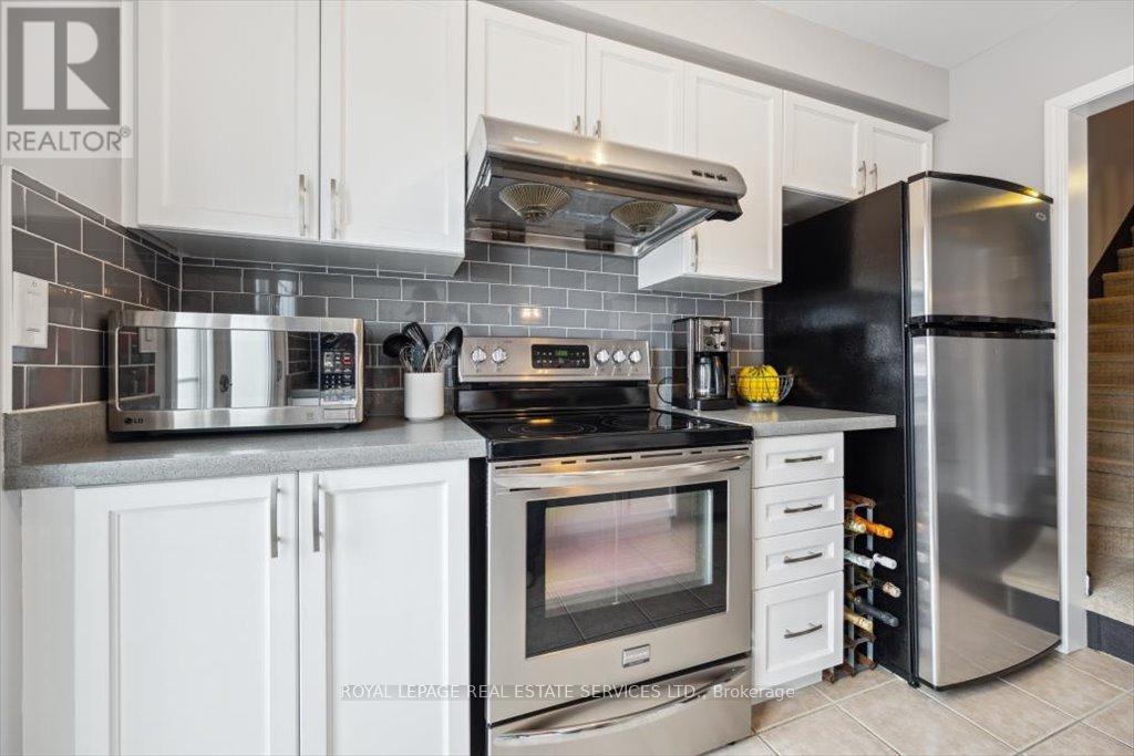 












922 BRASSARD CIRCLE

,
Milton,




Ontario
L9T8E3

