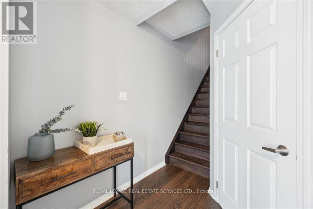 












922 BRASSARD CIRCLE

,
Milton,




Ontario
L9T8E3

