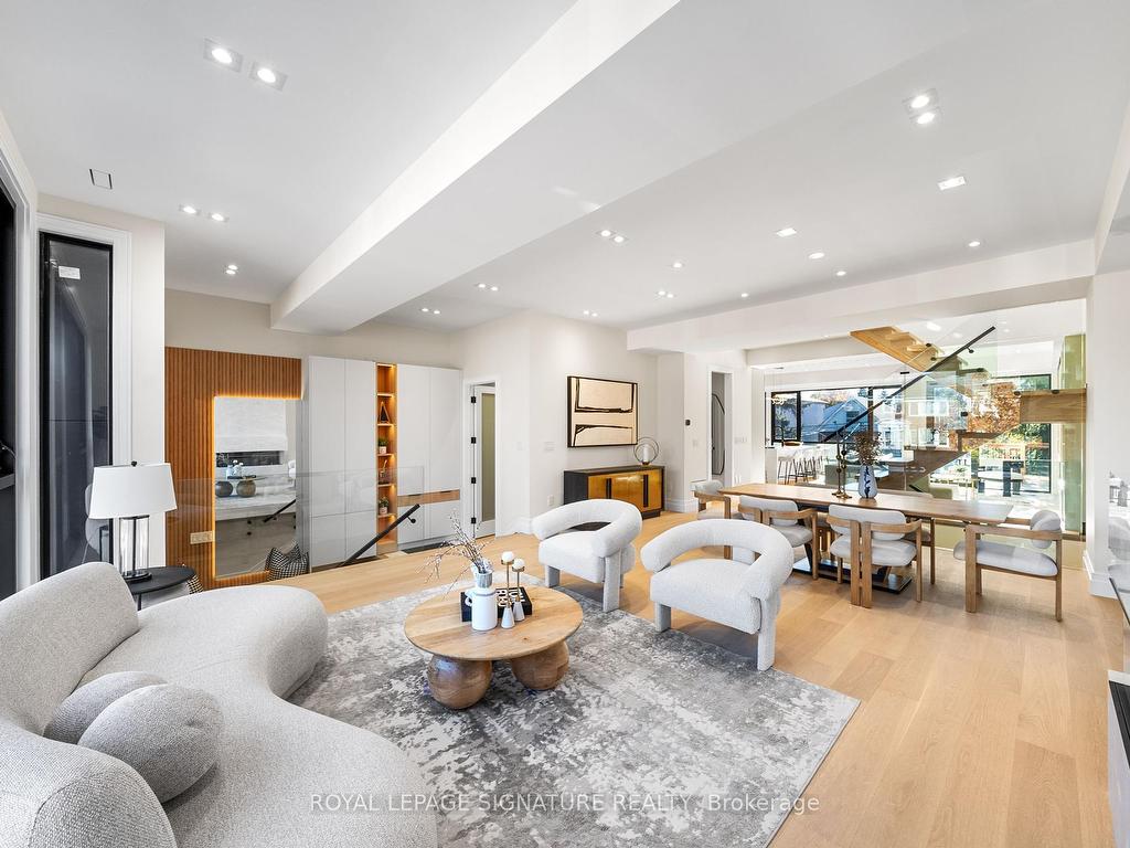 









551


Broadway

Avenue,
Toronto,




ON
M4G 2S2

