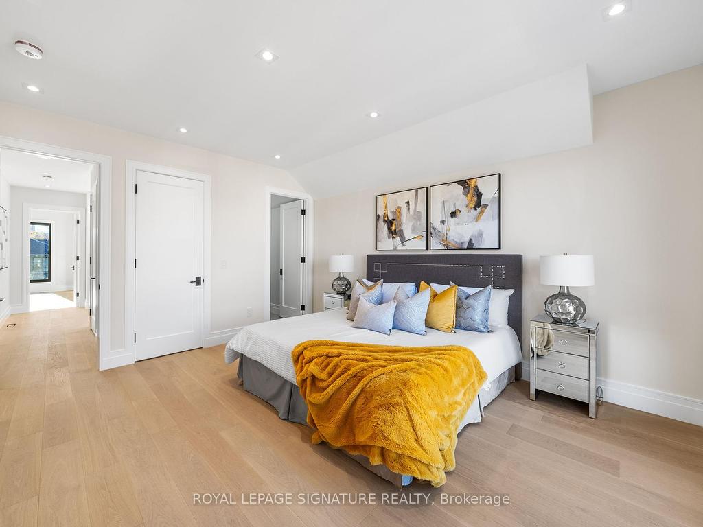 









551


Broadway

Avenue,
Toronto,




ON
M4G 2S2

