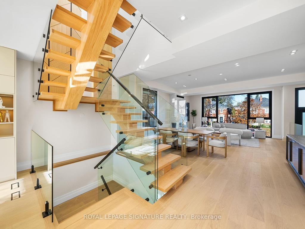 









551


Broadway

Avenue,
Toronto,




ON
M4G 2S2

