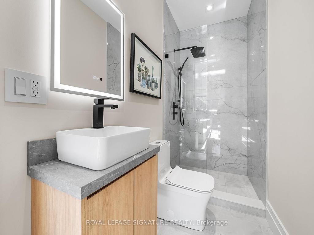 









551


Broadway

Avenue,
Toronto,




ON
M4G 2S2

