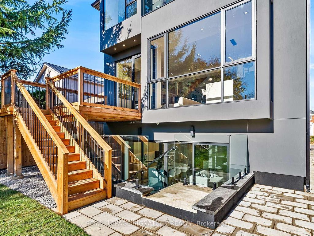 









551


Broadway

Avenue,
Toronto,




ON
M4G 2S2

