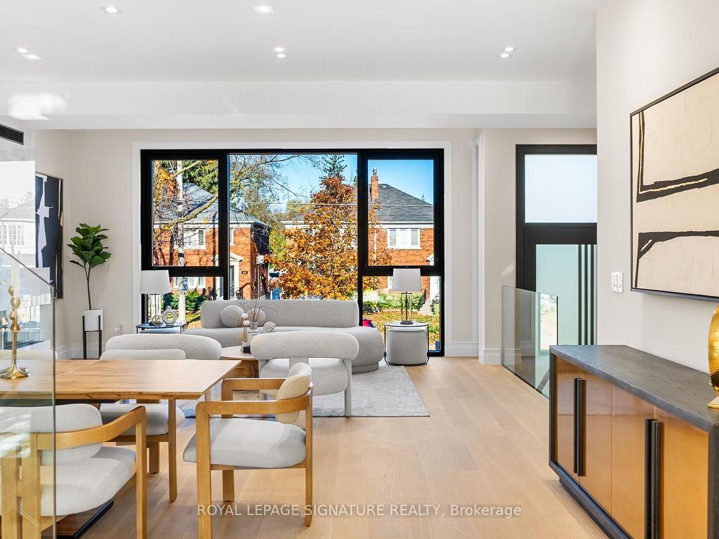 









551


Broadway

Avenue,
Toronto,




ON
M4G 2S2

