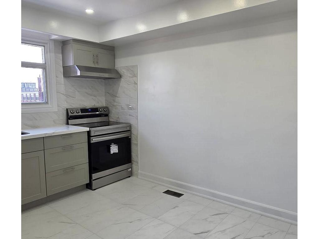 









1349


Davenport

Road, Main Floor,
Toronto,




ON
M6H 2H5

