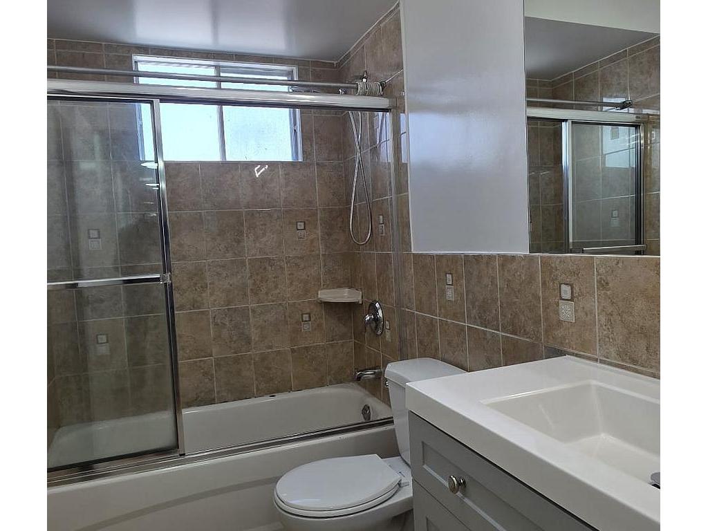 









1349


Davenport

Road, Main Floor,
Toronto,




ON
M6H 2H5

