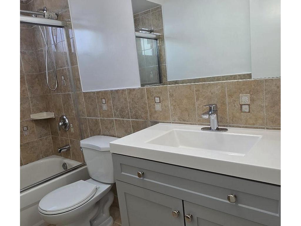 









1349


Davenport

Road, Main Floor,
Toronto,




ON
M6H 2H5

