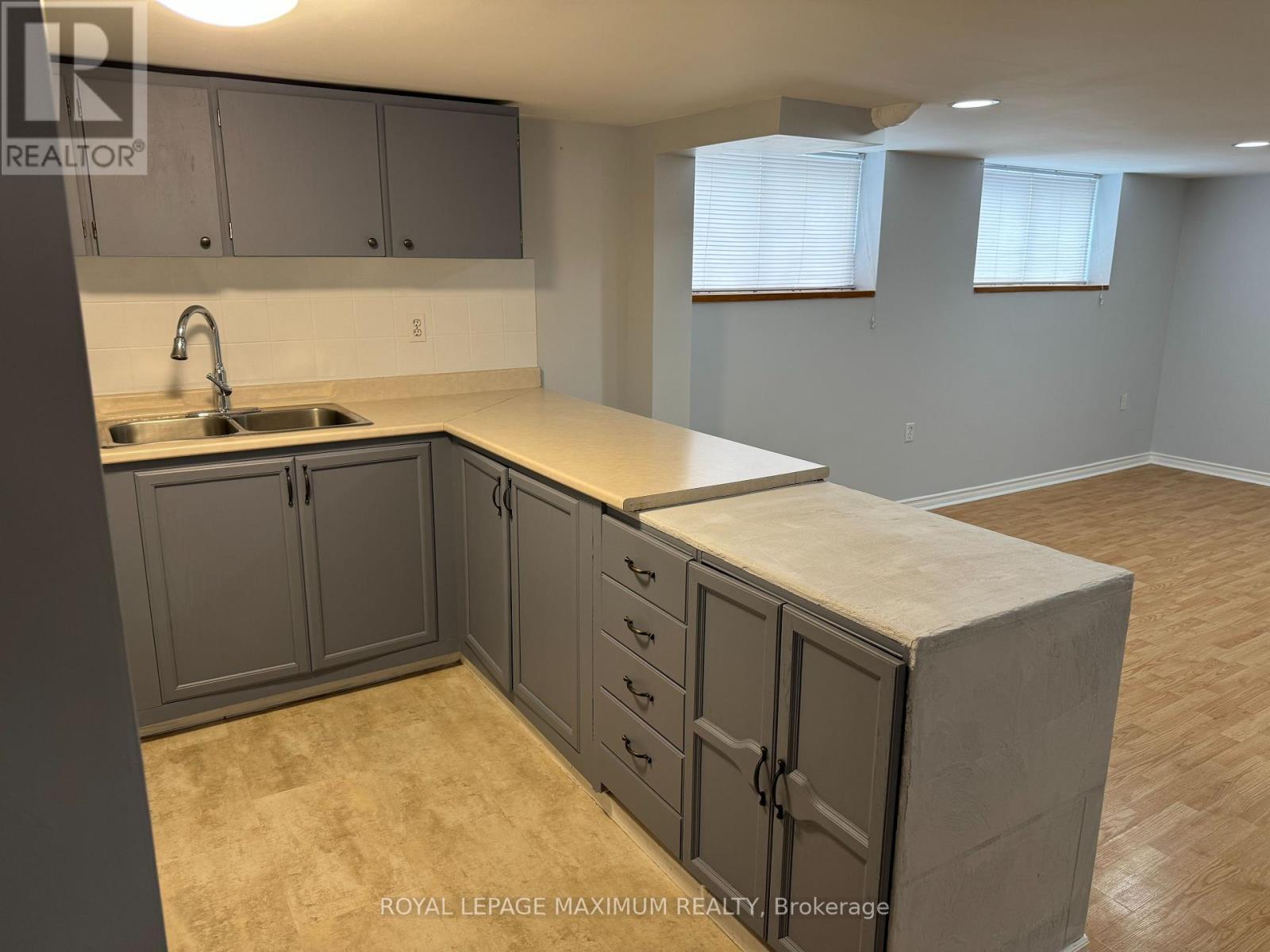 












BSMT - 1 MIDDEN CRESCENT

,
Toronto,




Ontario
M9R3L7

