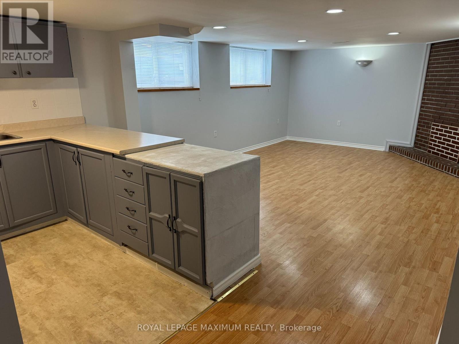 












BSMT - 1 MIDDEN CRESCENT

,
Toronto,




Ontario
M9R3L7


