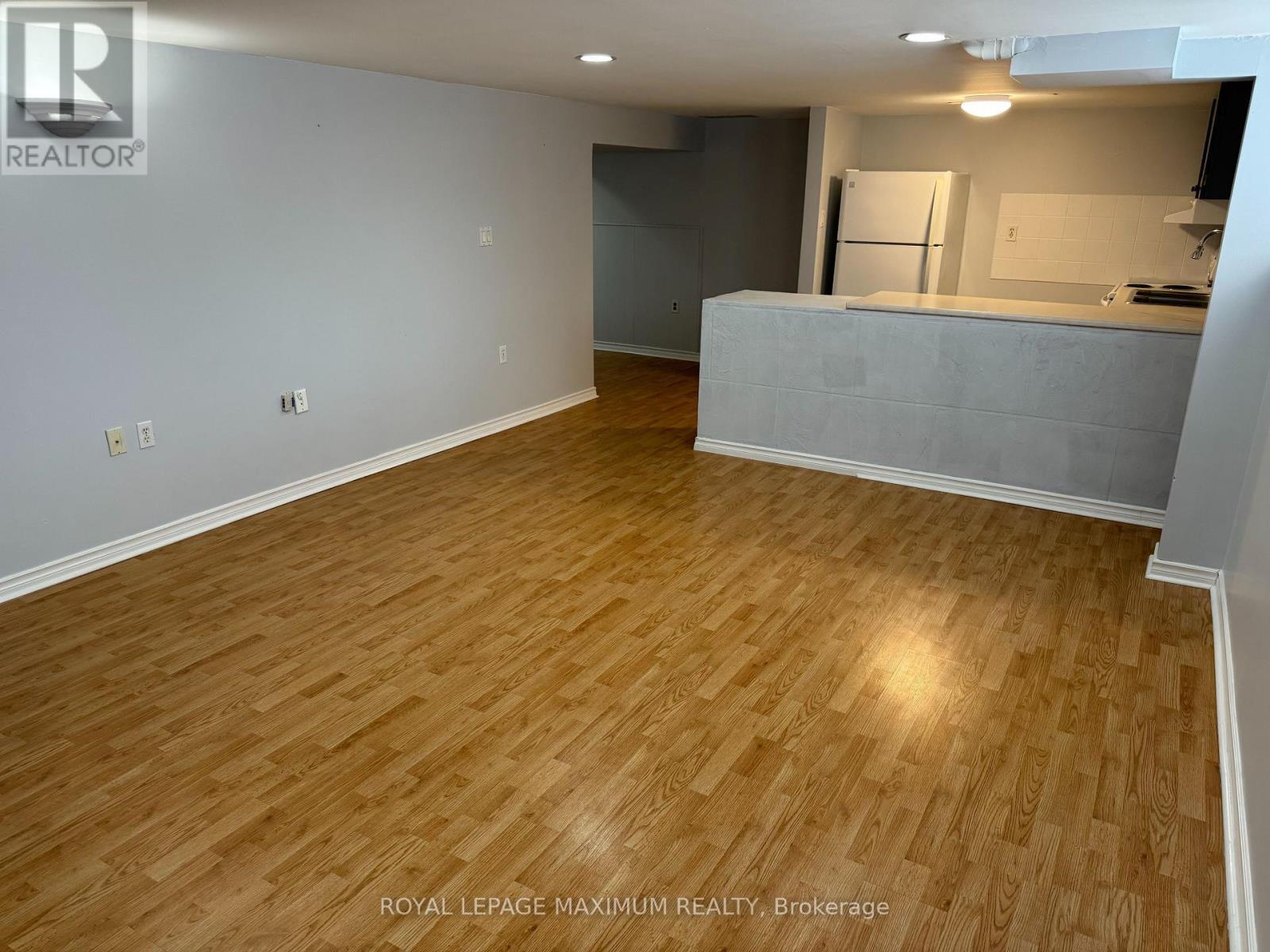 












BSMT - 1 MIDDEN CRESCENT

,
Toronto,




Ontario
M9R3L7

