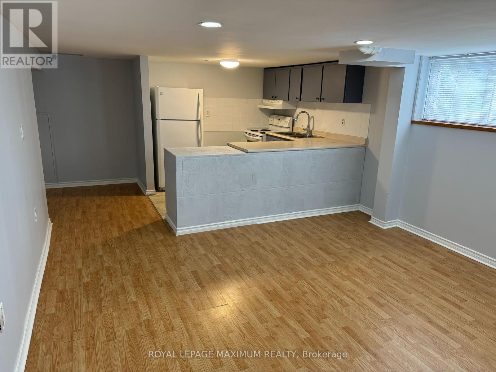 












BSMT - 1 MIDDEN CRESCENT

,
Toronto,




Ontario
M9R3L7


