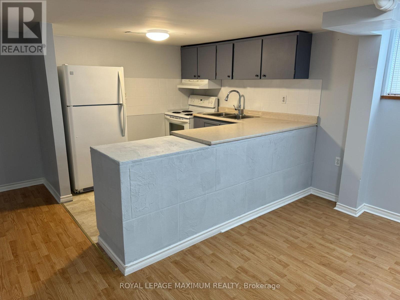 












BSMT - 1 MIDDEN CRESCENT

,
Toronto,




Ontario
M9R3L7

