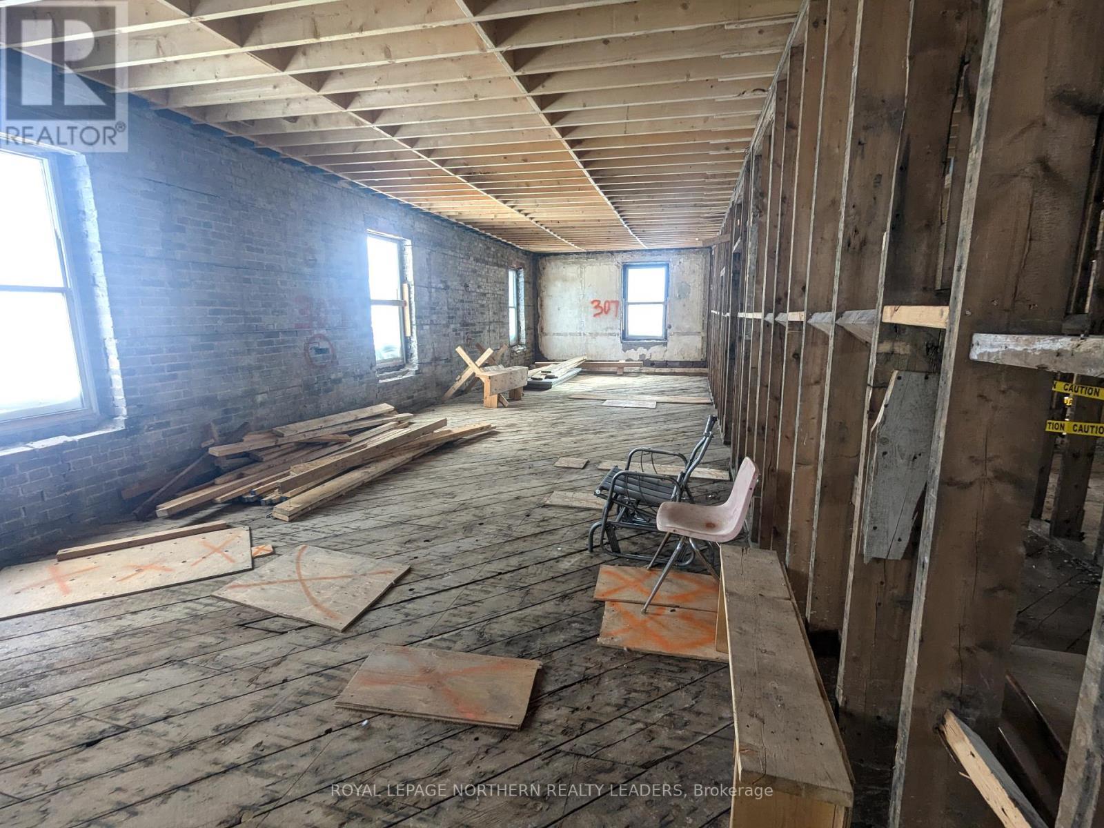 












11 SPRUCE STREET S

,
Timmins (TS - SE),




Ontario
P4N2M4

