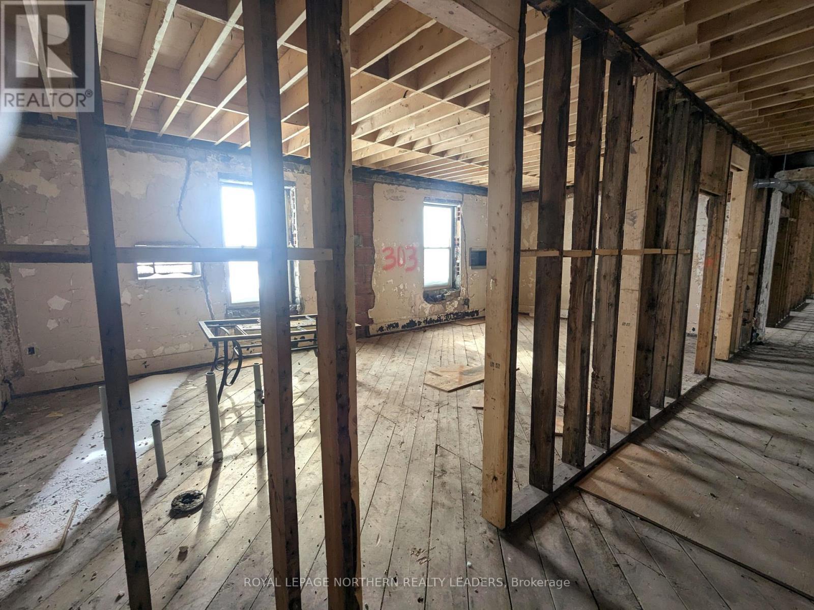












11 SPRUCE STREET S

,
Timmins (TS - SE),




Ontario
P4N2M4

