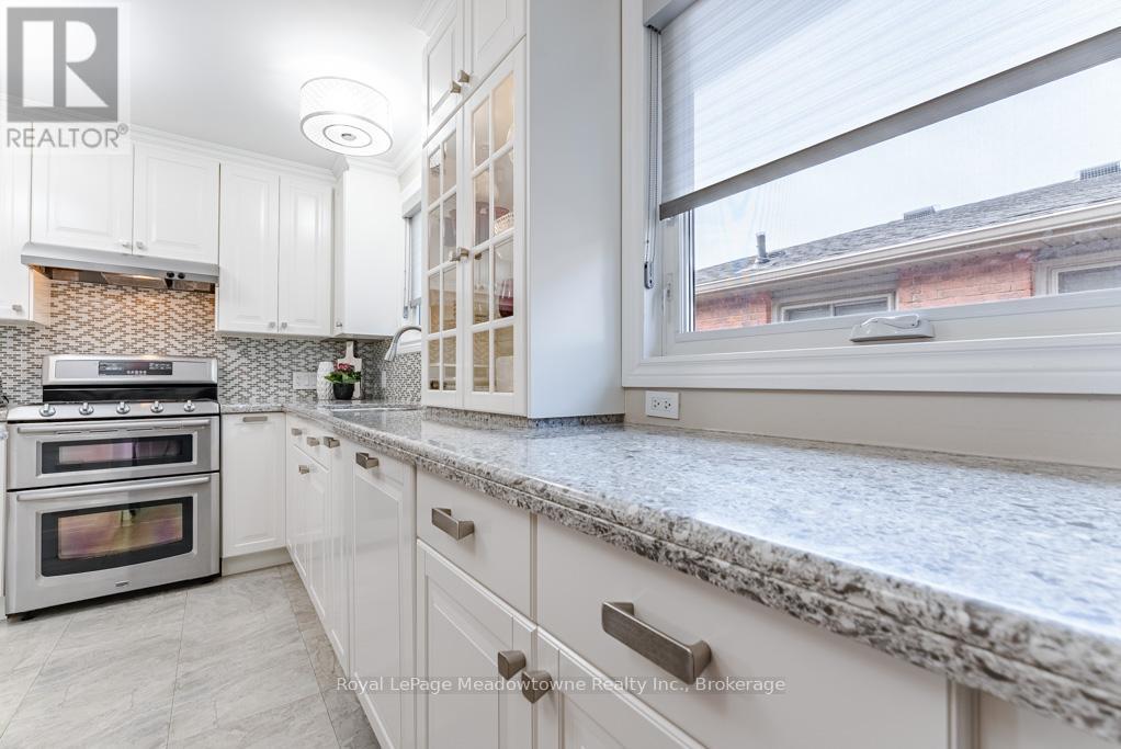 












802 COULSON AVENUE

,
Milton (TM Timberlea),




Ontario
L9T4K4

