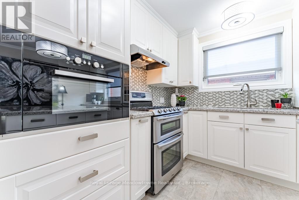 












802 COULSON AVENUE

,
Milton (TM Timberlea),




Ontario
L9T4K4

