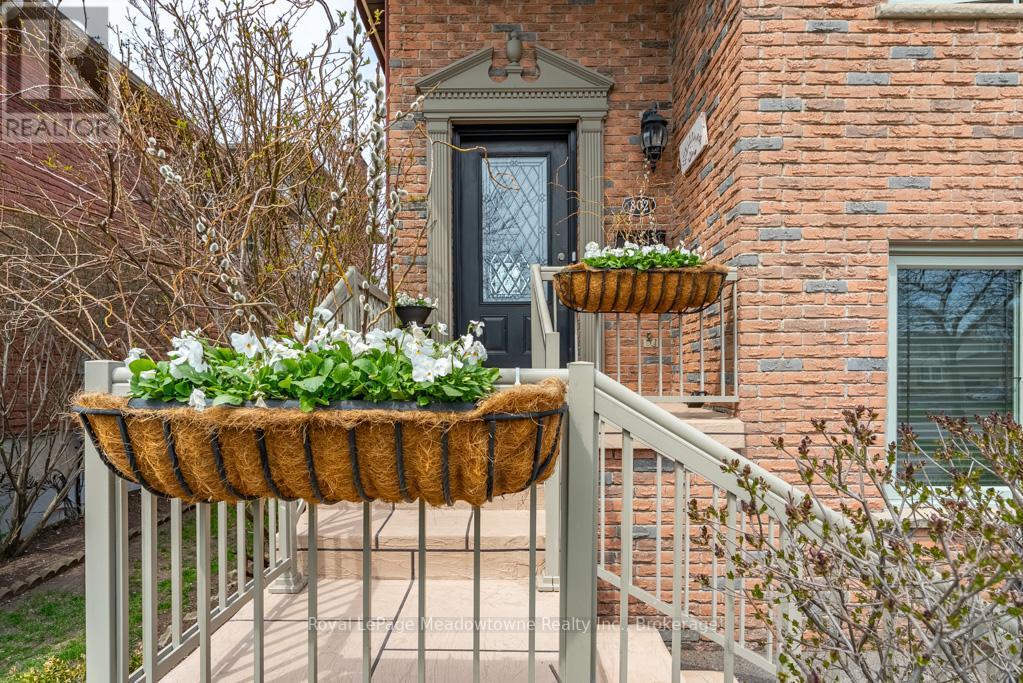 












802 COULSON AVENUE

,
Milton (TM Timberlea),




Ontario
L9T4K4

