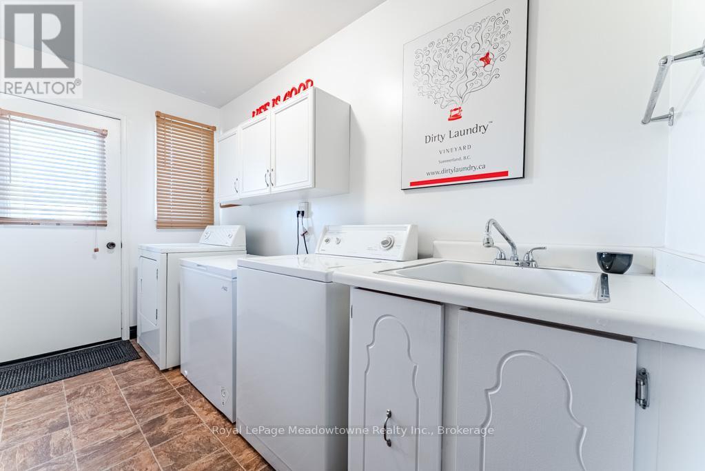 












802 COULSON AVENUE

,
Milton (TM Timberlea),




Ontario
L9T4K4

