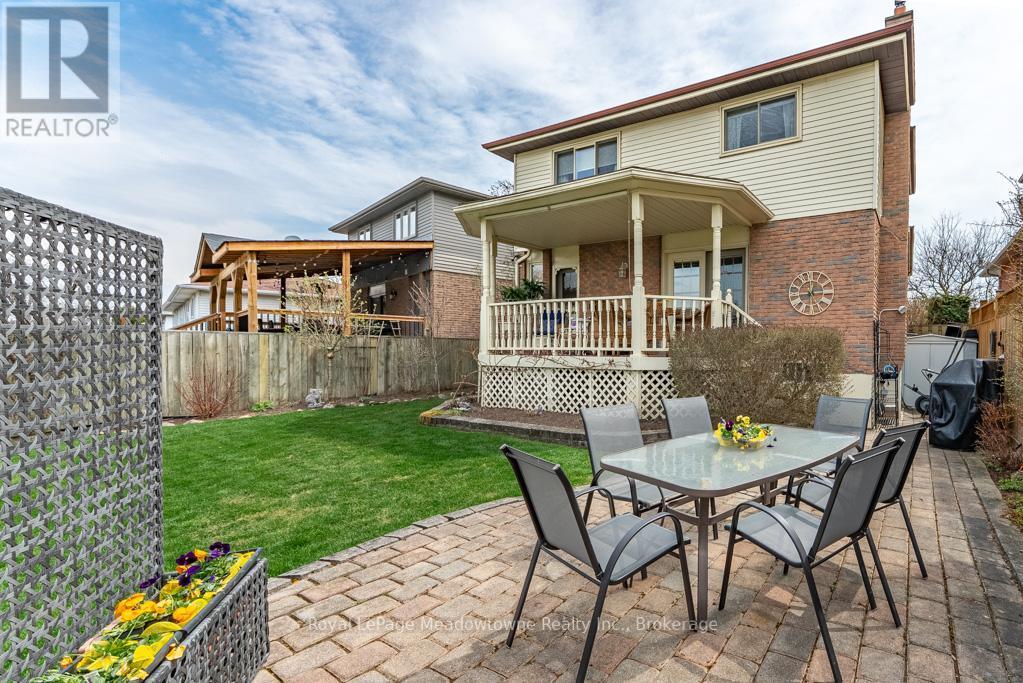 












802 COULSON AVENUE

,
Milton (TM Timberlea),




Ontario
L9T4K4

