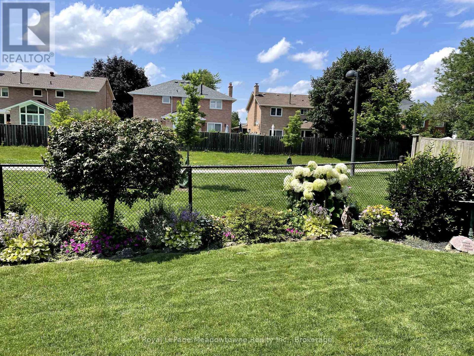 












802 COULSON AVENUE

,
Milton (TM Timberlea),




Ontario
L9T4K4

