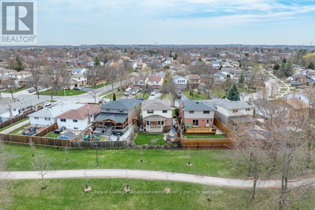 












802 COULSON AVENUE

,
Milton (TM Timberlea),




Ontario
L9T4K4


