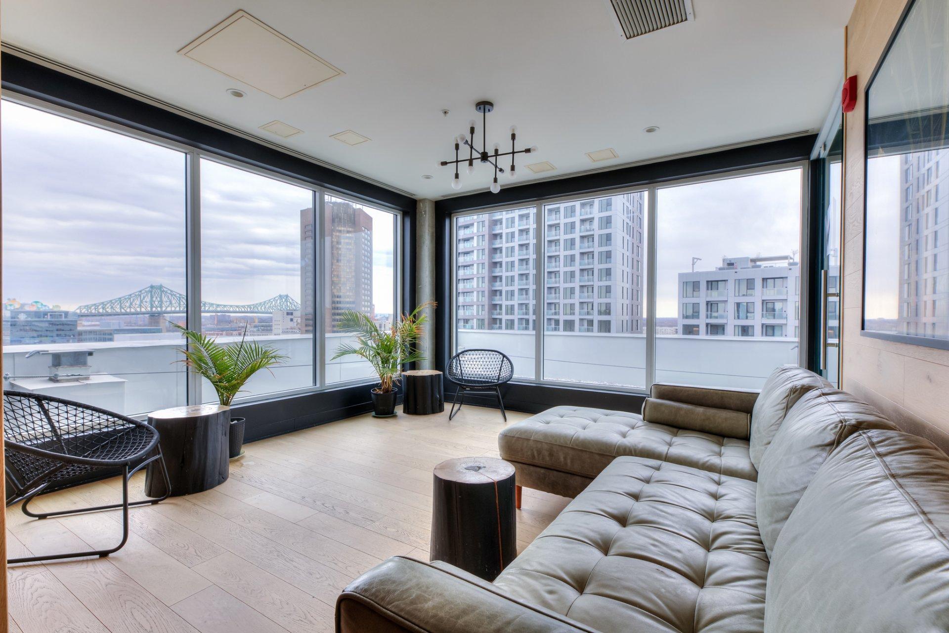 









1170


Rue Montcalm

, 201,
Montréal (Ville-Marie),




QC
H2L0M2

