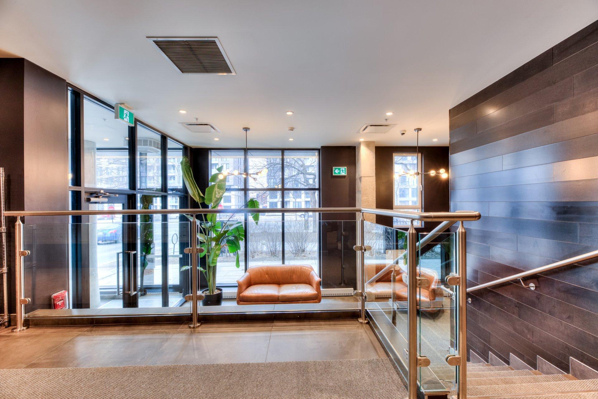 









1170


Rue Montcalm

, 201,
Montréal (Ville-Marie),




QC
H2L0M2

