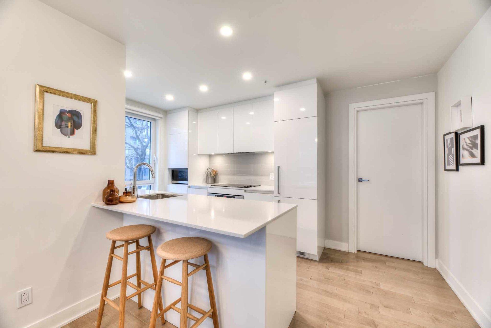 









1170


Rue Montcalm

, 201,
Montréal (Ville-Marie),




QC
H2L0M2

