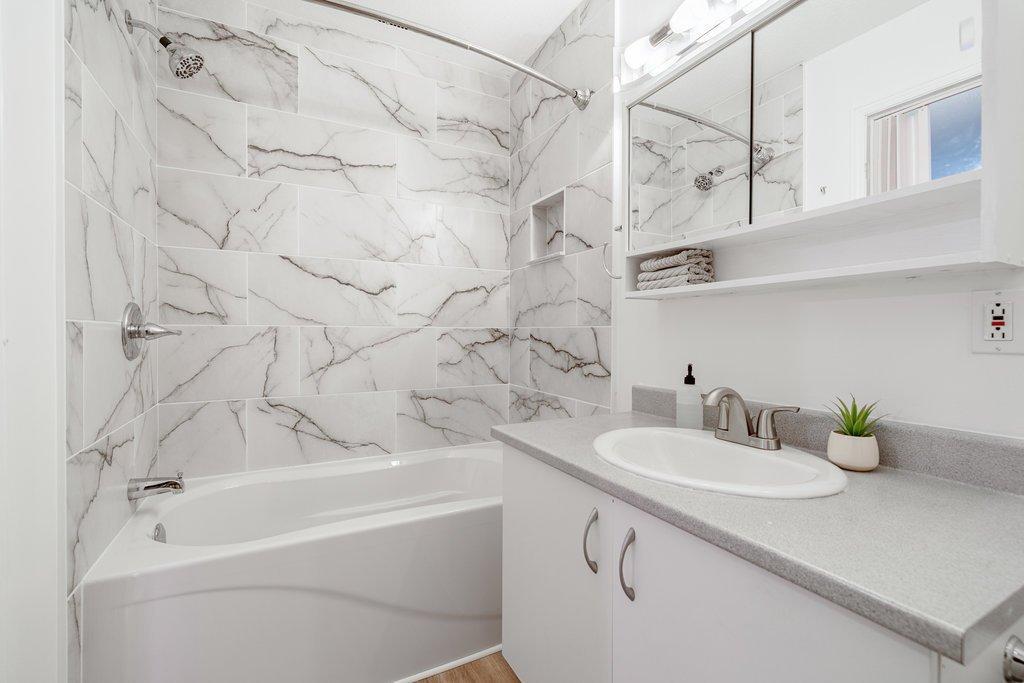 









12


Rue du Gisement

,
Gatineau (Hull),




QC
J8Z3K1

