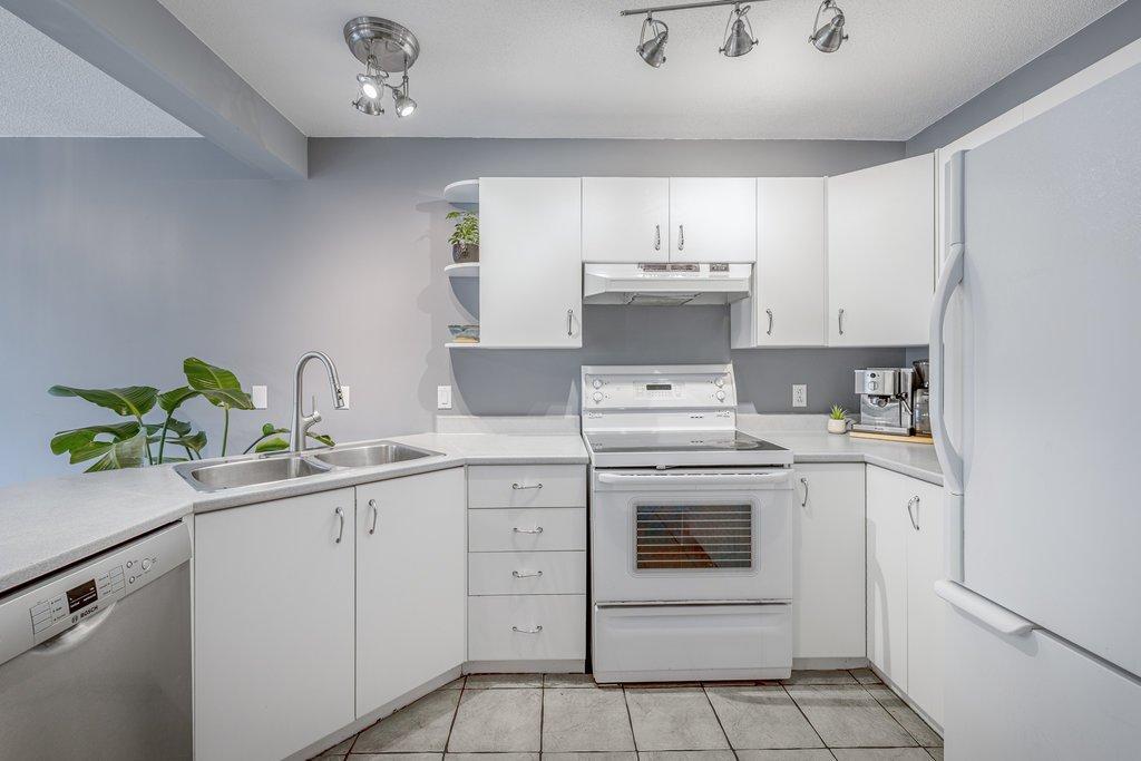 









12


Rue du Gisement

,
Gatineau (Hull),




QC
J8Z3K1

