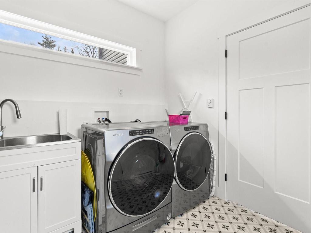 












9279 Peggys Cove Road

,
Hackett's Cove,




NS
B3Z 3M9

