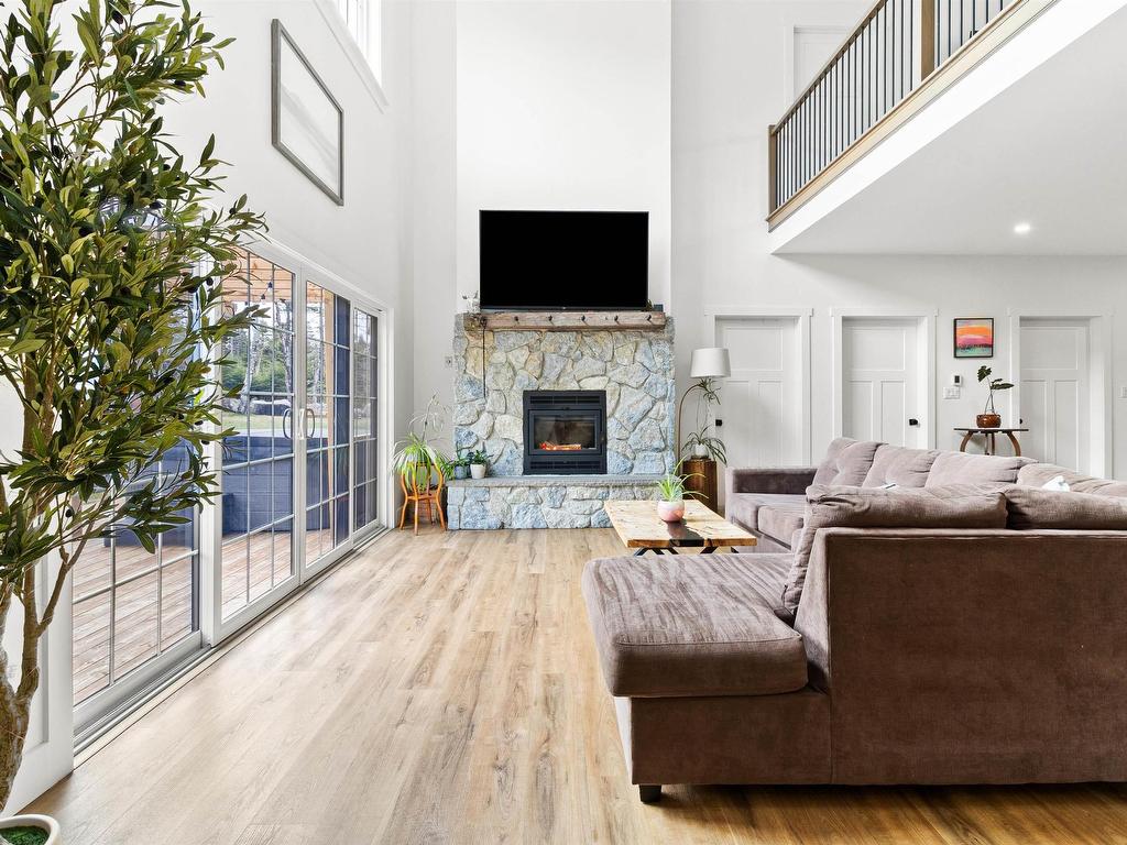 












9279 Peggys Cove Road

,
Hackett's Cove,




NS
B3Z 3M9

