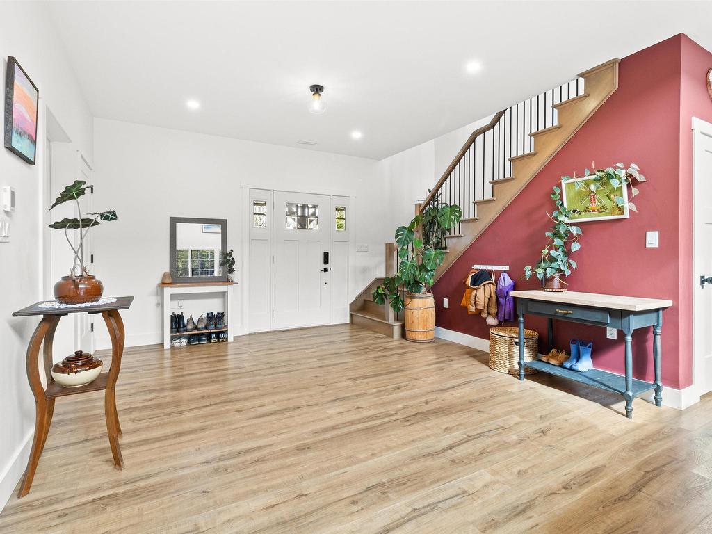 












9279 Peggys Cove Road

,
Hackett's Cove,




NS
B3Z 3M9

