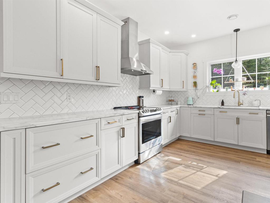 












9279 Peggys Cove Road

,
Hackett's Cove,




NS
B3Z 3M9

