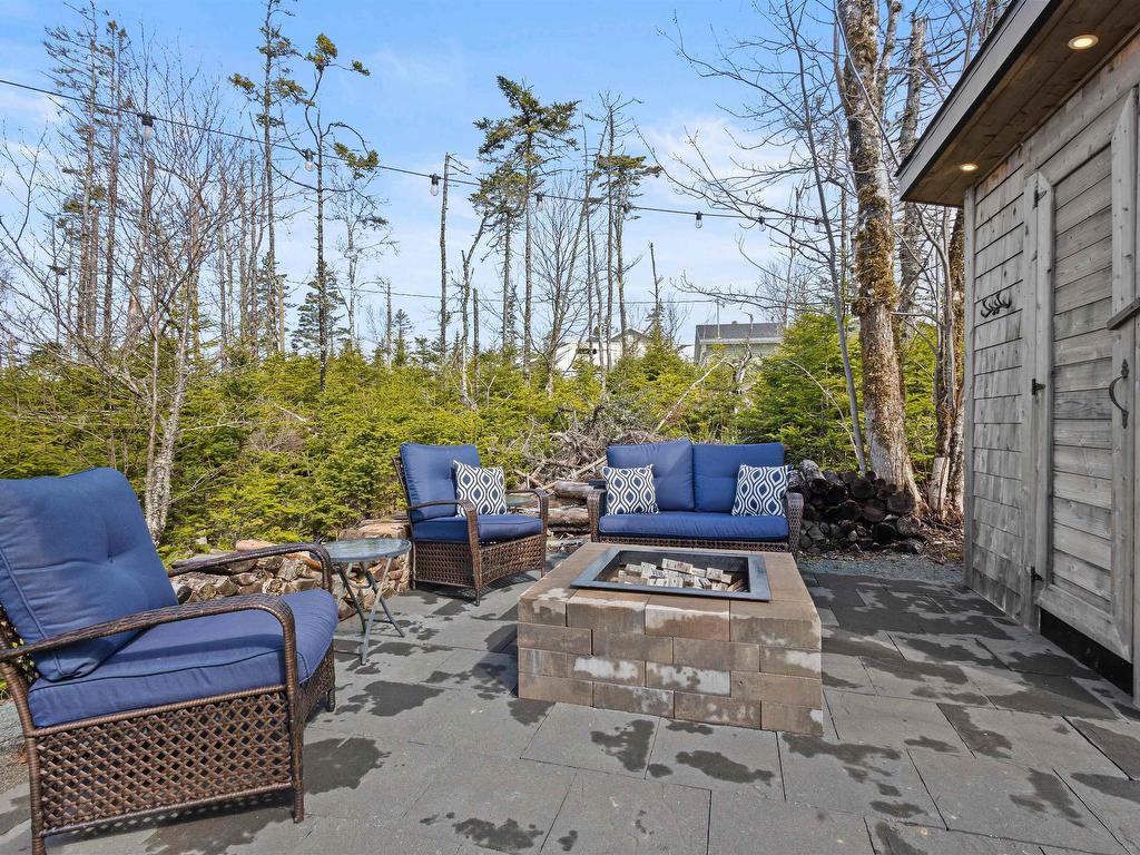 












9279 Peggys Cove Road

,
Hackett's Cove,




NS
B3Z 3M9

