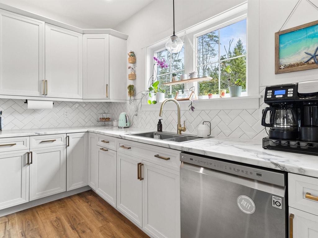 












9279 Peggys Cove Road

,
Hackett's Cove,




NS
B3Z 3M9

