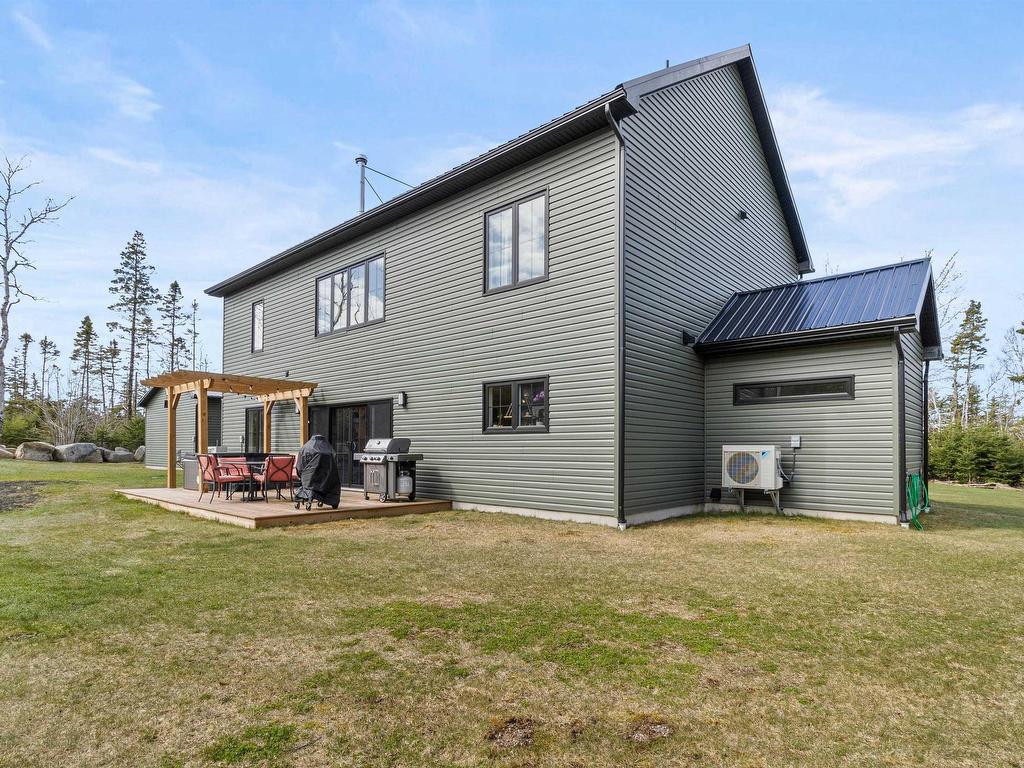 












9279 Peggys Cove Road

,
Hackett's Cove,




NS
B3Z 3M9

