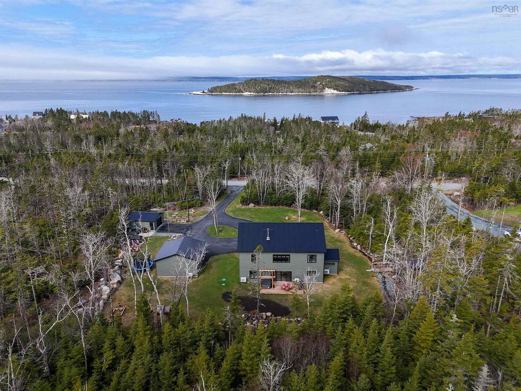 












9279 Peggys Cove Road

,
Hackett's Cove,




NS
B3Z 3M9

